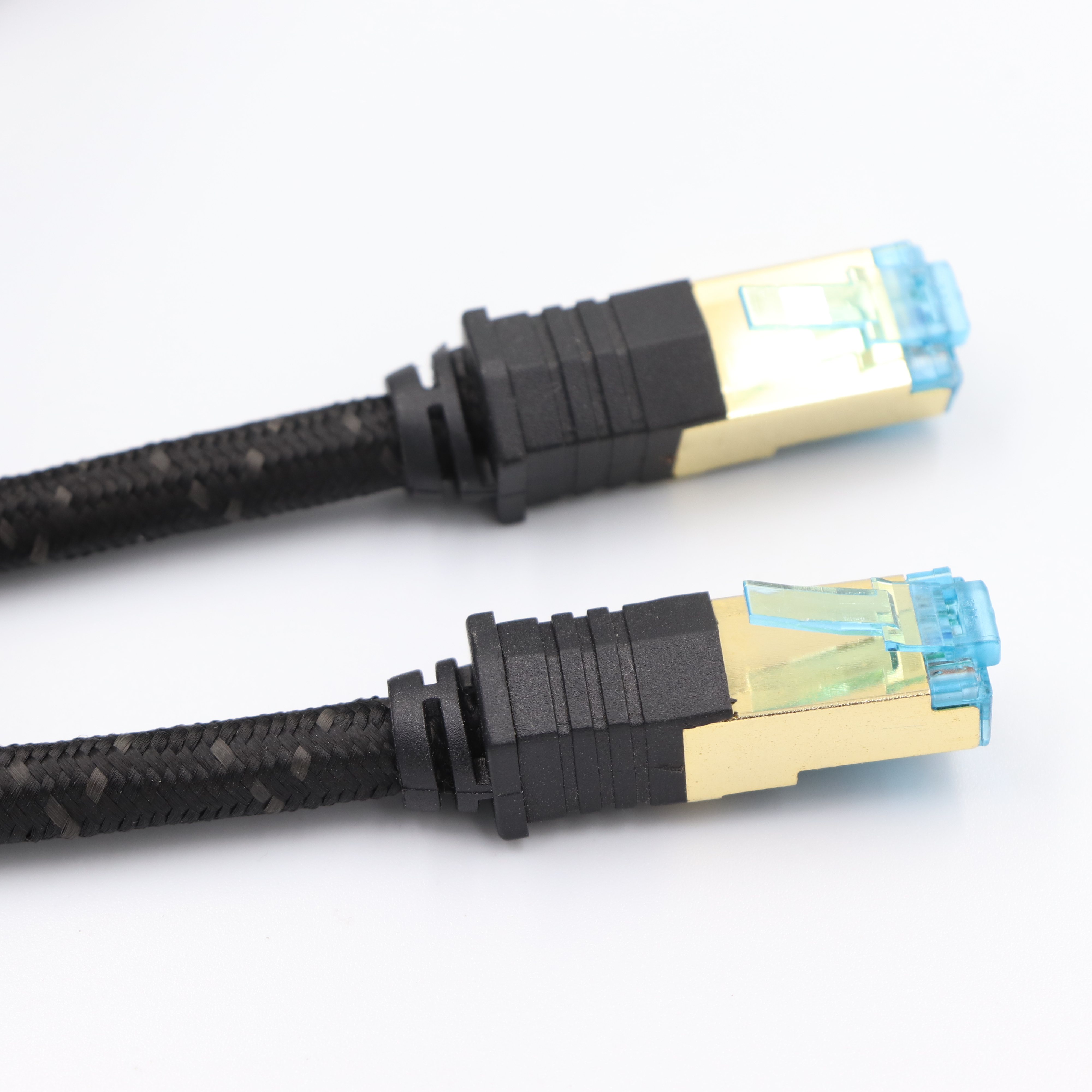 超屏蔽七类（CAT 7）网络跳线 — 万兆速率，纯净信号